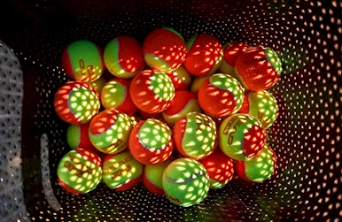 Orange tennisbolde i kurd