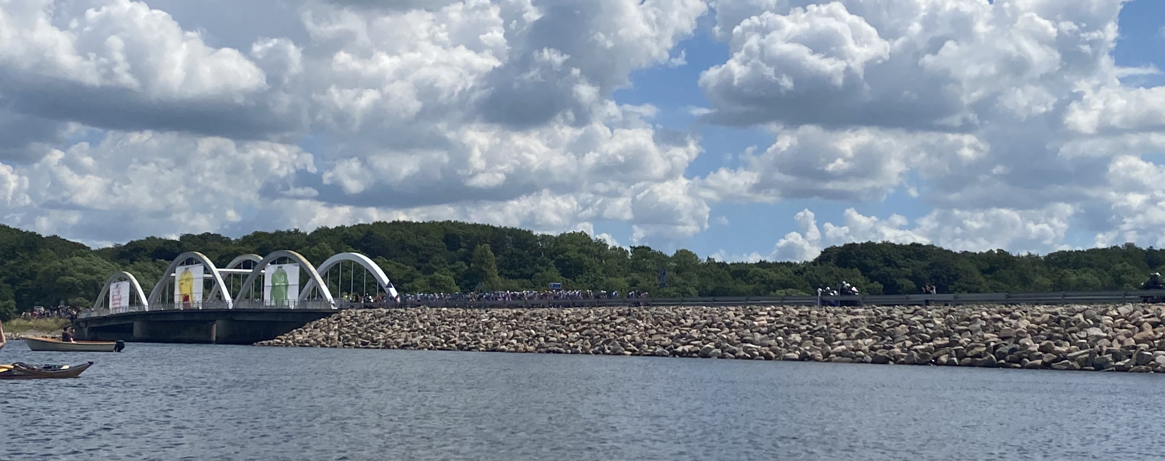 Kajakroerne jublede Tour de France-feltet frem fra vandet.