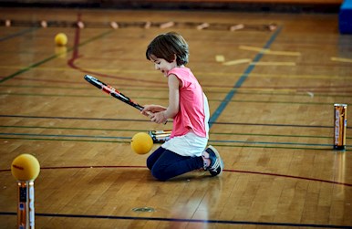 Den lille pige med skumtennisboldene.jpg