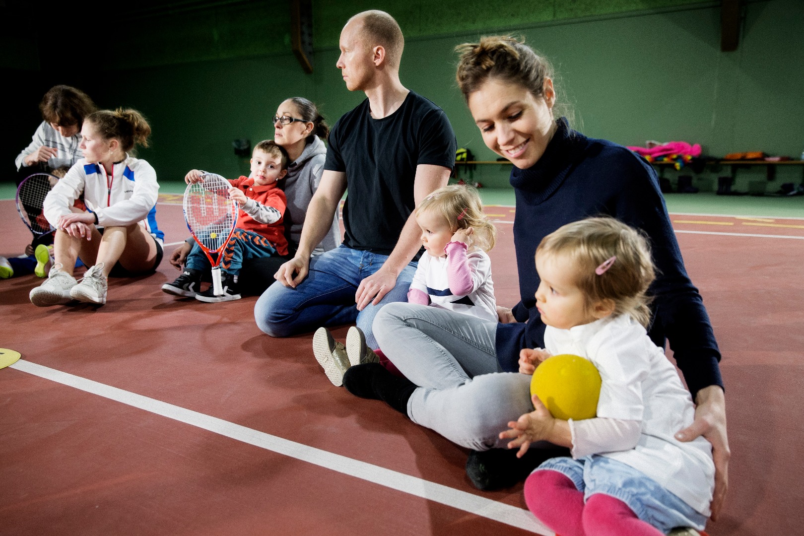 Børnefamilier til tennistræning