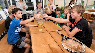 Tennisjuniorer hygger