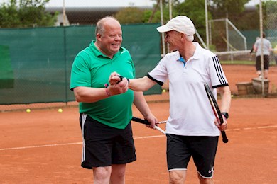 Tennismænd giver hånd.jpg