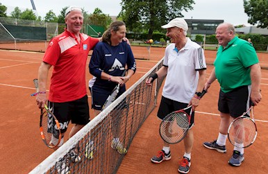 Hygge ved tennisnettet.jpg